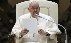 Le pape François prononce un discours lors de l'audience générale du mercredi 14 février 2024, dans la salle d'audience Paul VI au Vatican. | Crédit : Vatican Media / 