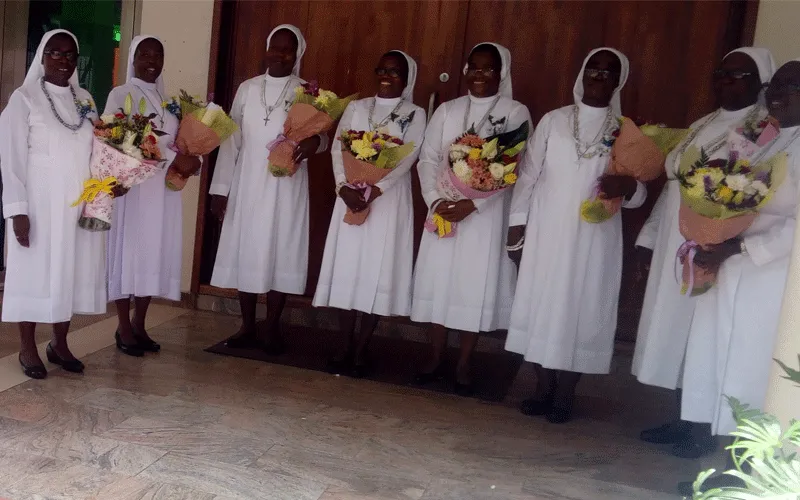 Huit Religieuses des Servantes du Divin Rédempteur (HDR), Congrégation d'Accra qui ont célébré leurs jubilés de rubis et d'argent à la paroisse Marie Mère du Bon Conseil, Airport West, Accra, le mardi 8 septembre 2020. ACI Afrique