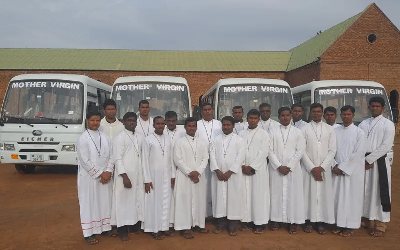 Service de bus fourni par les Missionnaires de Marie Immaculée (MMI) aux navetteurs de South Susan ACI Afrique