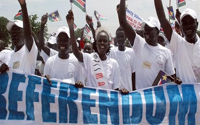 Une partie de la population du Sud-Soudan lors du référendum de 2011, lorsqu'elle a voté à une écrasante majorité en faveur de la sécession du Soudan. Domaine Public