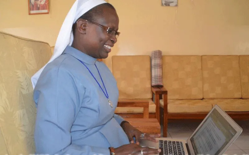 Sr. Pr. Agnes Lucy Lando, directrice de la recherche et des études de troisième cycle à l'université Daystar au Kenya. Sœurs de Marie de Kakamega (SMK).