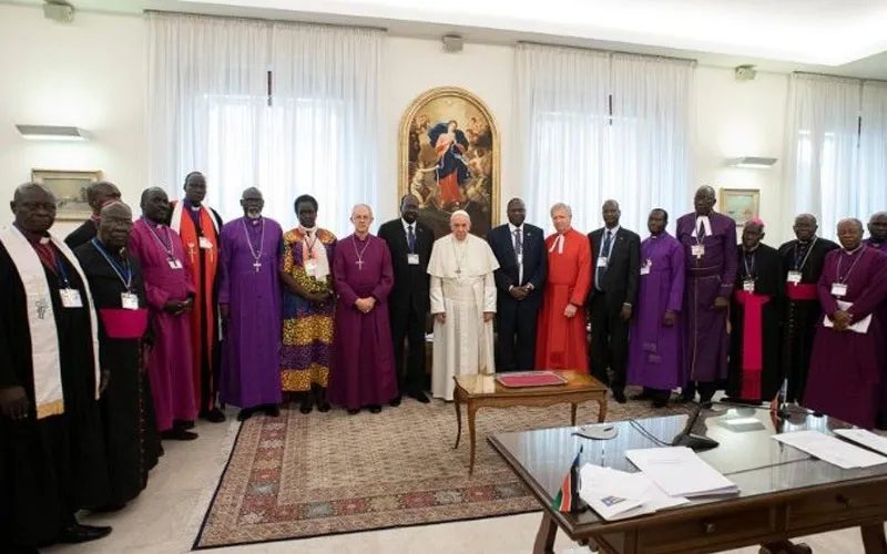Le pape François avec les dirigeants du Soudan du Sud au Vatican. Crédit : Vatican Media