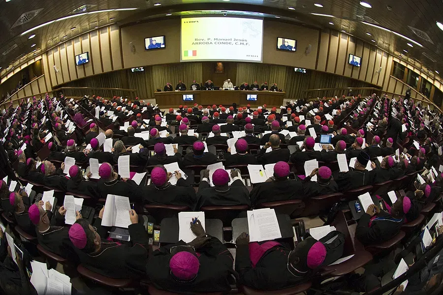 Réunion du Synode sur la famille dans la salle du Synode à la Cité du Vatican, le 21 octobre 2015. L'Osservatore Romano.