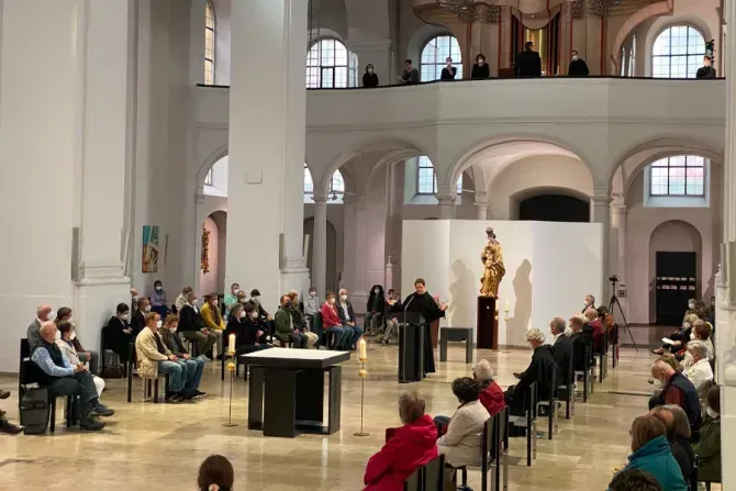 Un service de bénédiction à l'église catholique St. Augustin à Würzburg, en Allemagne, pour les couples, y compris ceux du même sexe, le 10 mai 2021. | Gehrig/CNA Deutsch.