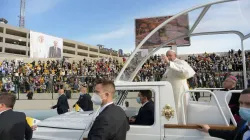 Le pape François célèbre la messe au stade Franso Hariri à Erbil, en Irak, le 7 mars 2021. / Vatican Media.
