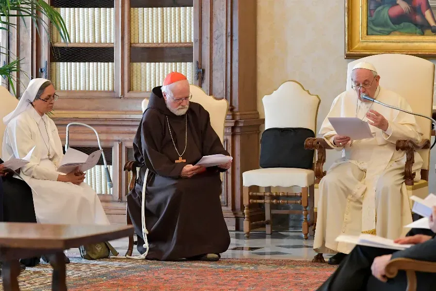 Le pape François rencontre des membres de la Commission pontificale pour la protection des mineurs au Vatican, le 29 avril 2022. Vatican Media.