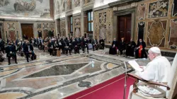 Le pape François s'adresse aux participants à l'assemblée plénière de l'Académie pontificale pour la vie dans la salle Clémentine du Vatican, le 27 septembre 2021. Vatican Media / 