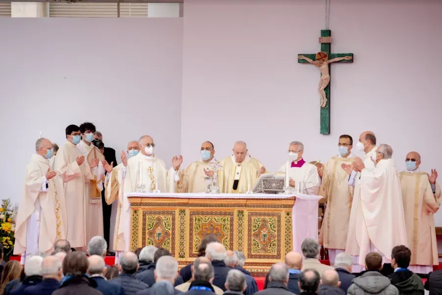 Le pape François célèbre la messe sur le campus de Rome de l'Université catholique du Sacré-Cœur, le 5 novembre 2021. Daniel Ibáñez/CNA.