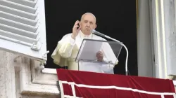 Le pape François prononce son discours de l'Angelus au Vatican, le 8 décembre 2021. Vatican Media. / 