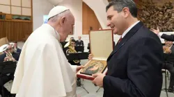 Le pape François rencontre des membres de l'association Saints Pierre et Paul au Vatican, le 8 janvier 2021. Vatican Media. / 