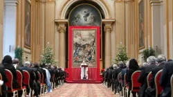 Le pape François rencontre des diplomates accrédités auprès du Saint-Siège dans la Salle des Bénédictions du Vatican, le 10 janvier 2022. Vatican Media. / 