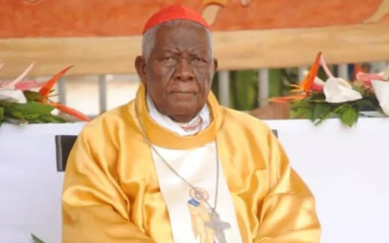 Le feu archevêque émérite de l'archidiocèse de Douala au Cameroun, le cardinal Christian Tumi, qui a été enterré le 20 avril 2021. / 