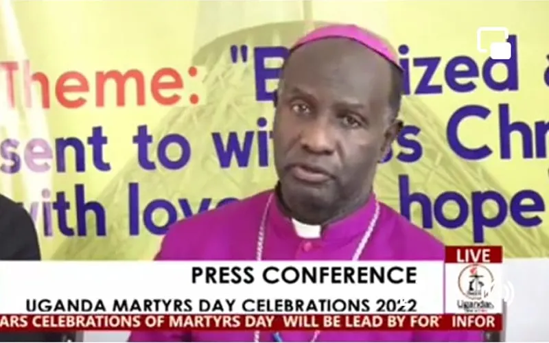 Mgr Robert Muhiirwa, évêque du diocèse catholique de Fort Portal, s'adresse aux membres de la presse avant la célébration de la Journée des martyrs dans l'archidiocèse de Kampala. Crédit : Ugandan Catholics Online