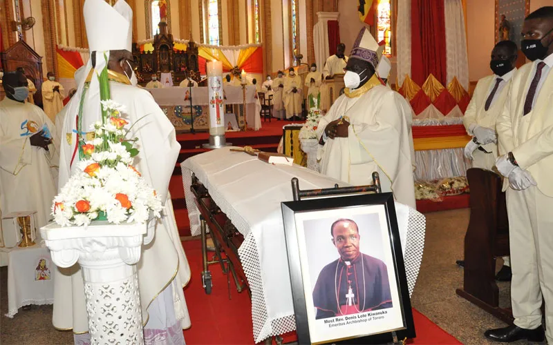 Messe de requiem pour Mgr Denis Lote Kiwanuka, l'archevêque émérite de l'archidiocèse de Tororo en Ouganda, décédé dans la matinée du dimanche 24 avril. Crédit : UEC