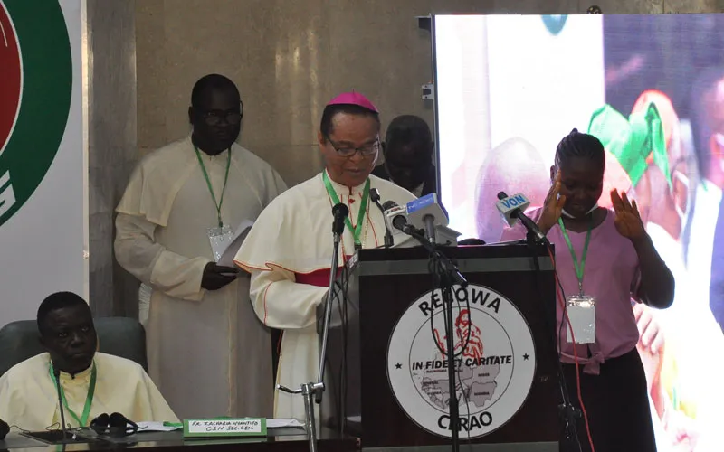 Mgr Lucius Iwejuru Ugorji, archevêque élu, s'adressant aux participants à l'Assemblée plénière de la Conférence épiscopale régionale de l'Afrique de l'Ouest (CERAO), le mardi 3 mai. Crédit : CNS