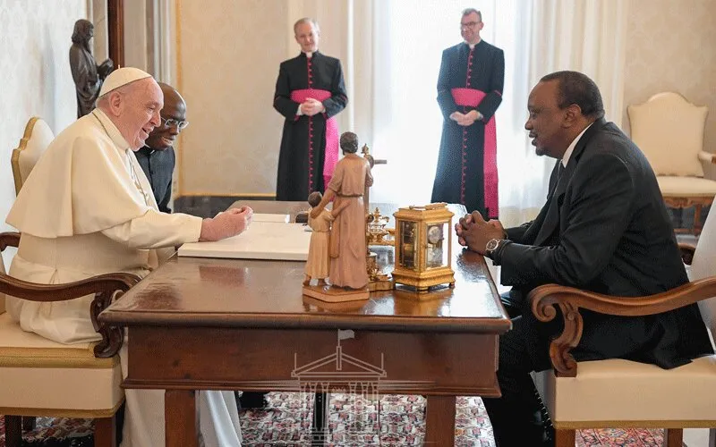 Le président Uhuru Kenyatta s'entretient avec le pape François au Vatican, le vendredi 6 novembre 2020. / ©️Vatican Media