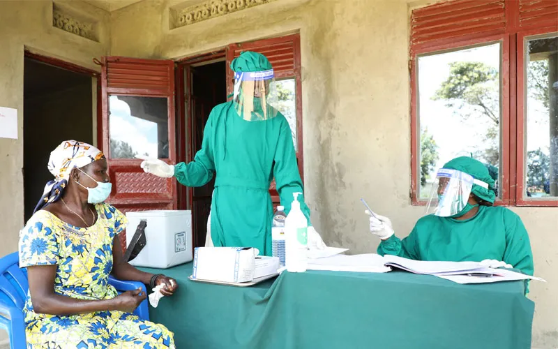 Dans les établissements de santé en RD Congo, Malteser International a soutenu les structures locales pour vacciner 10 000 doses contre le coronavirus aux personnes qui en ont le plus besoin. Crédit : Nyokabi Kahura/Malteser International