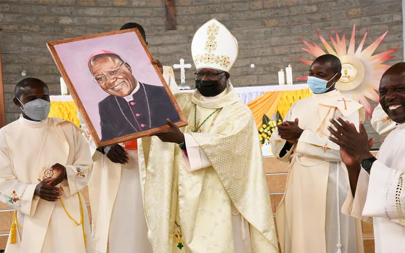 Mgr John Oballa Owaa lors de la messe marquant son 10e anniversaire épiscopal. Crédit : Diocèse de Ngong/Facebook