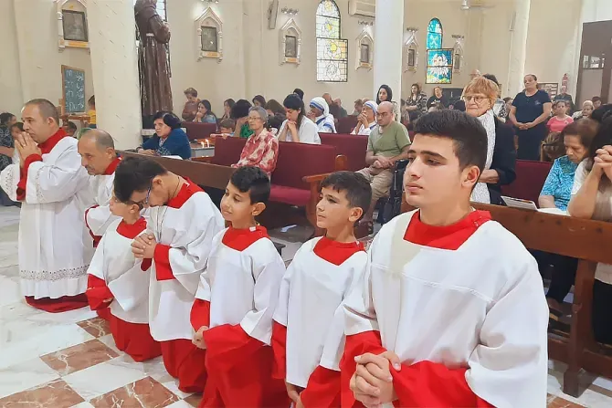 Messe à l'église de la Sainte Famille des Latins, Gaza Source de l'image : La paroisse de la Sainte Famille des Latins à Gaza.