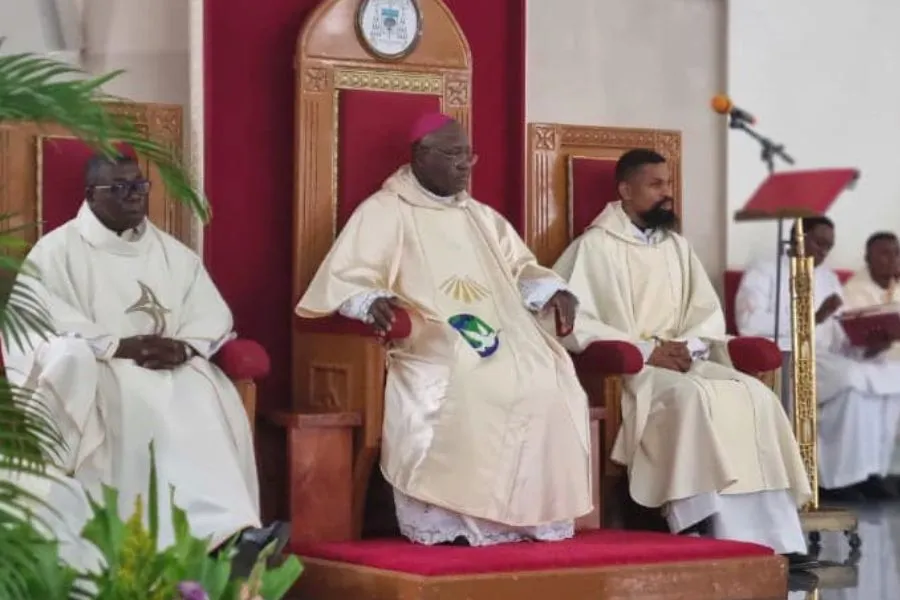 Mgr Ignatius Ayau Kaigama pendant la messe du dimanche de la Sainte Trinité à la Pro-Cathédrale Our Lady Queen of Nigeria de l'Archidiocèse d'Abuja. Crédit : Archidiocèse d'Abuja