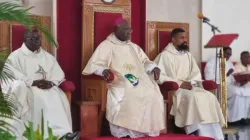 Mgr Ignatius Ayau Kaigama pendant la messe du dimanche de la Sainte Trinité à la Pro-Cathédrale Our Lady Queen of Nigeria de l'Archidiocèse d'Abuja. Crédit : Archidiocèse d'Abuja / 