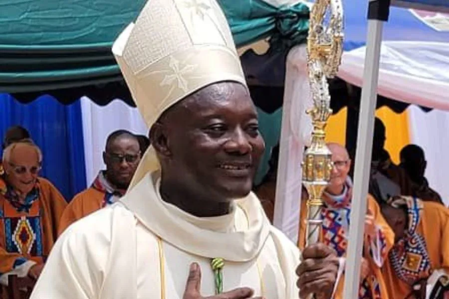 Mgr Bob John Koroma, ordonné évêque le 13 mai 2023. Crédit : P. Peter Konteh