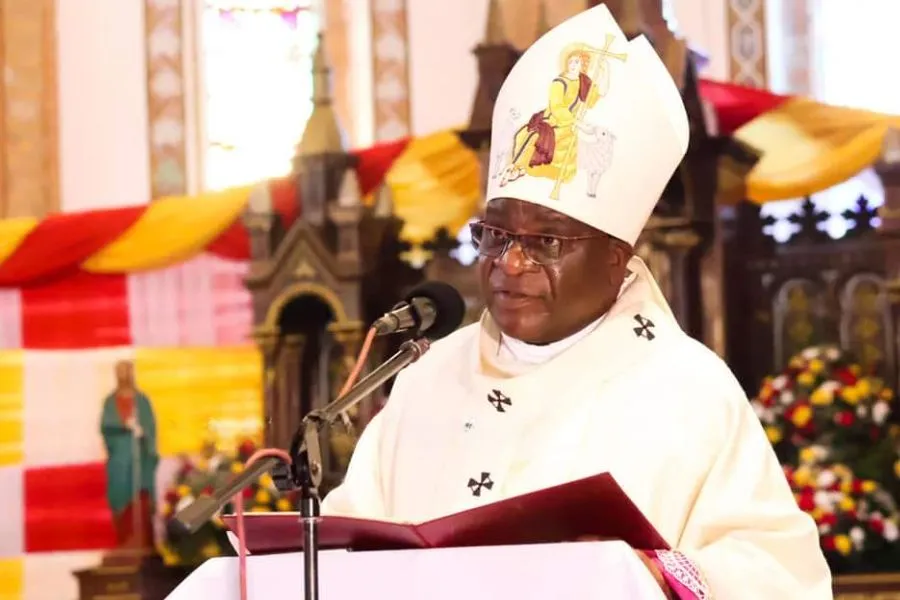 Mgr Paul Ssemogerere s'adressant aux journalistes lors de la 57e Journée mondiale de la communication (JMC) qui s'est tenue à la cathédrale St. Mary's Lubaga de l'archidiocèse de Kampala. Crédit : Uganda Catholics Online / 