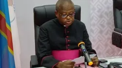 Mgr. Donatien Nshole, lisant le message des membres de la Conférence Episcopale Nationale du Congo (CENCO). Crédit : CENCO / 