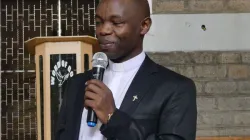 Le père Martin Njihia s'adressant à des journalistes catholiques lors de la 57e Journée mondiale de la communication (JMC) dans l'archidiocèse de Nairobi, au Kenya. Crédit : ACI Afrique / 