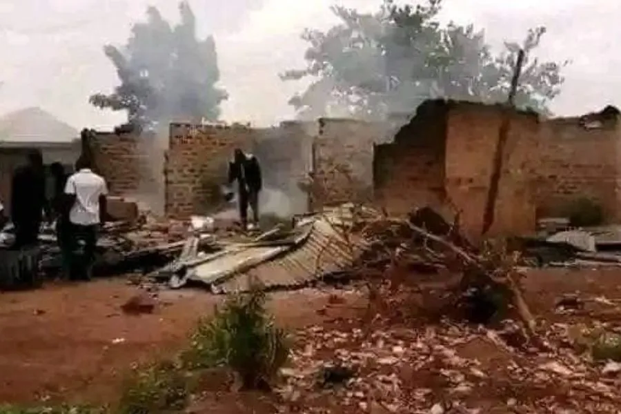 Les hommes armés ont pris d'assaut des villages dans la zone de gouvernement local de Mangu, dans l'État du Plateau, au Nigeria, tuant des dizaines de personnes.