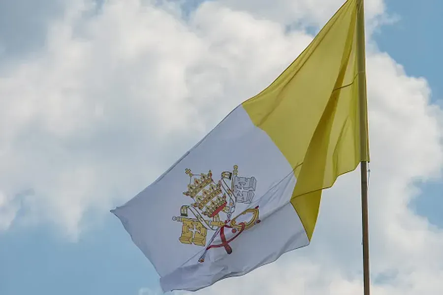 The flag of Vatican City. Andreas Duren/CNA.