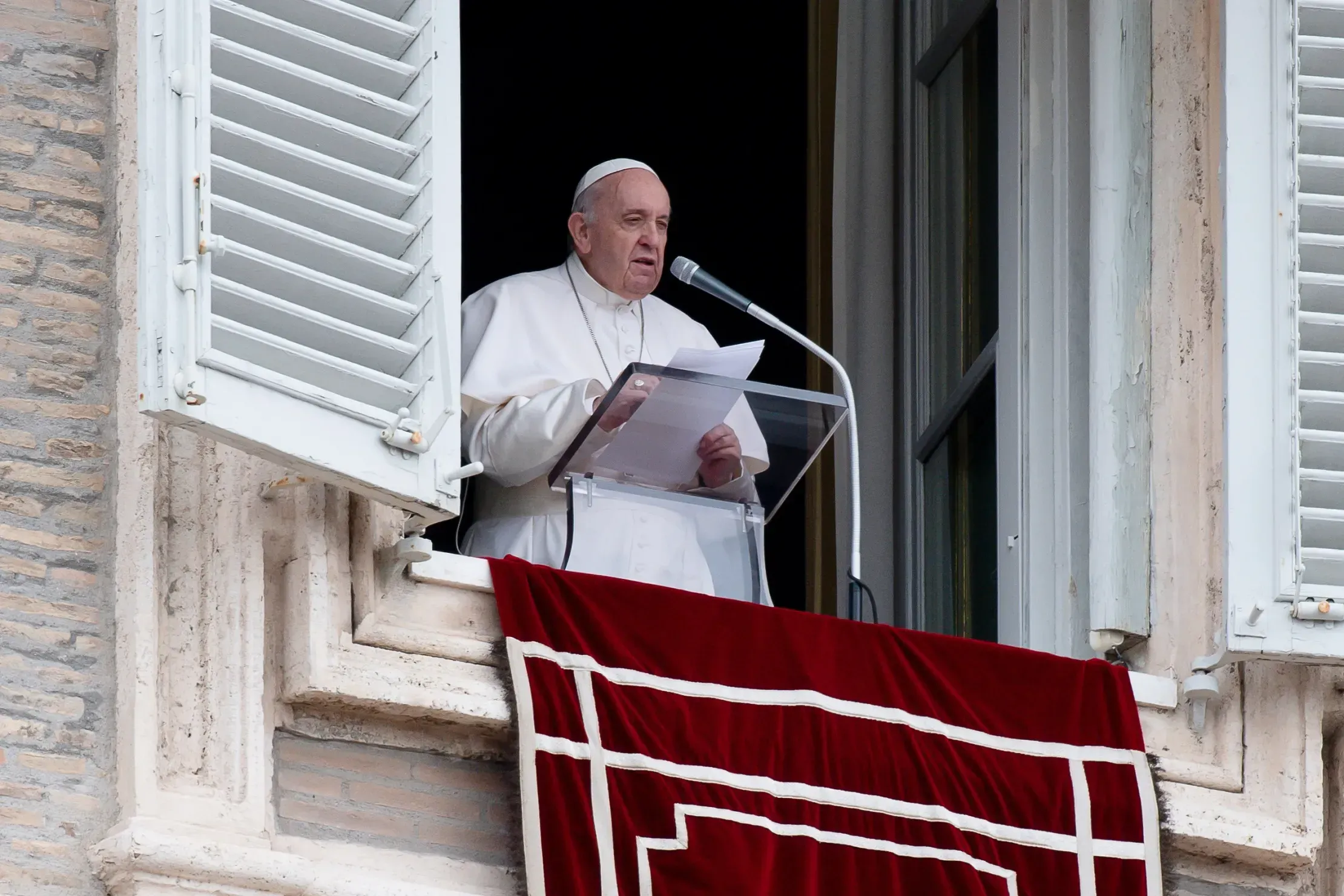 Le Pape François parle pendant la prière de l'Angelus. Vatican Media