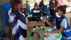 Quelques Ghanéens en train de remplir des formalités lors de l'exercice pilote d'inscription des électeurs de la Commission électorale qui a eu lieu dans les 16 régions du pays. / Commission électorale du Ghana.