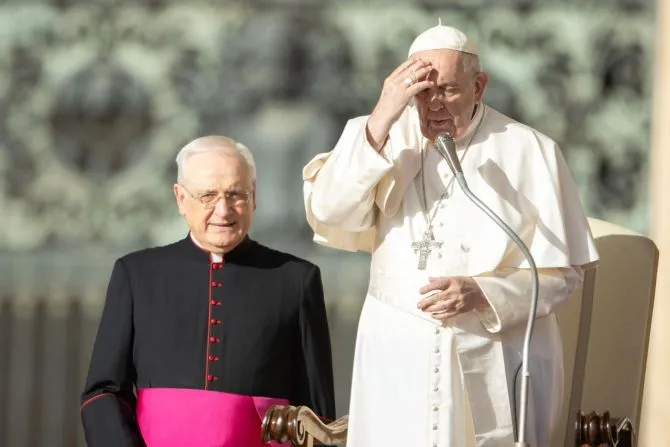 Le pape François en prière lors de l'audience générale, le 19 octobre 2022 | Daniel Ibáñez / CNA