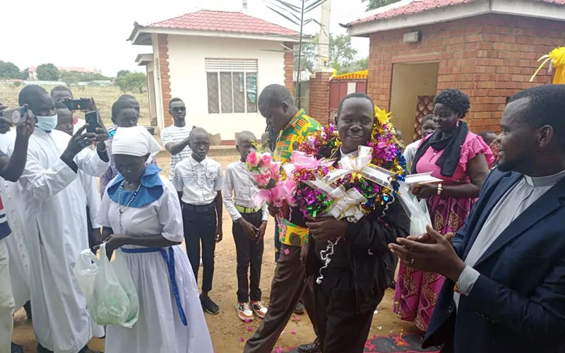 Mgr. Alex Lodiong Sakor Eyobo accueilli au Grand Séminaire St. Paul à Juba vendredi 22 avril 2022 avant son ordination épiscopale prévue le 15 mai. Crédit : Ori Sabasio Okumu/Facebook