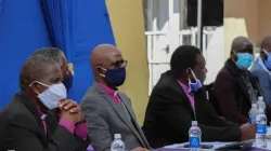 Les chefs d'église des chefs des dénominations chrétiennes du Zimbabwe (ZHOCD) à l'issue de la réunion consultative. / Réunion interrégionale des évêques d'Afrique australe (IMBISA).
