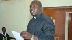 le père Limukani Ndlovu / 